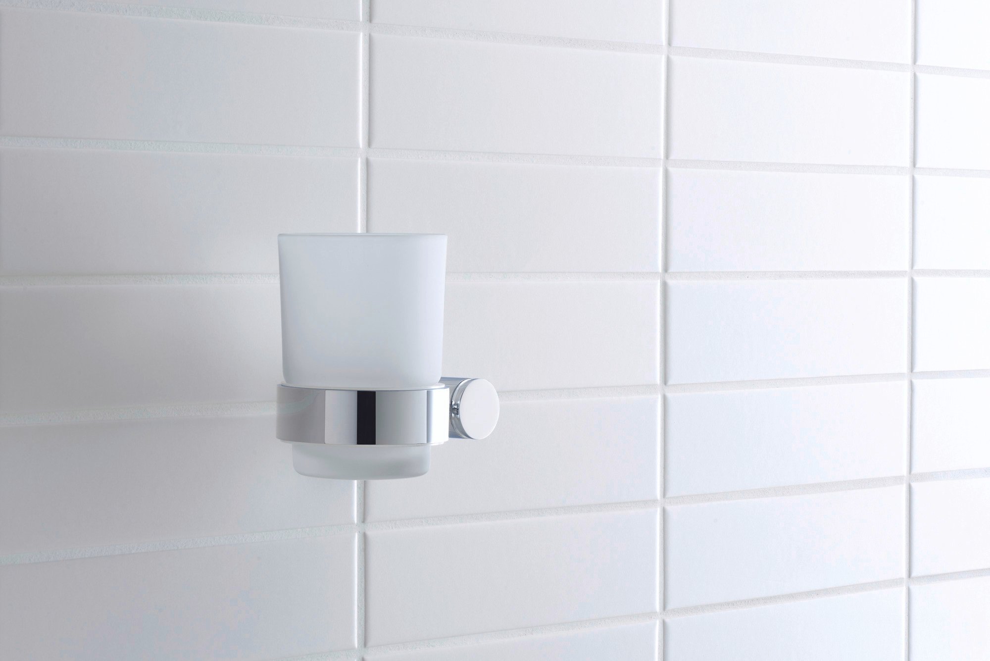 Duravit D-Code Zahnputzbecher in Chrom - linksseitig
